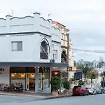 The Bay Retreat - Neutral Bay