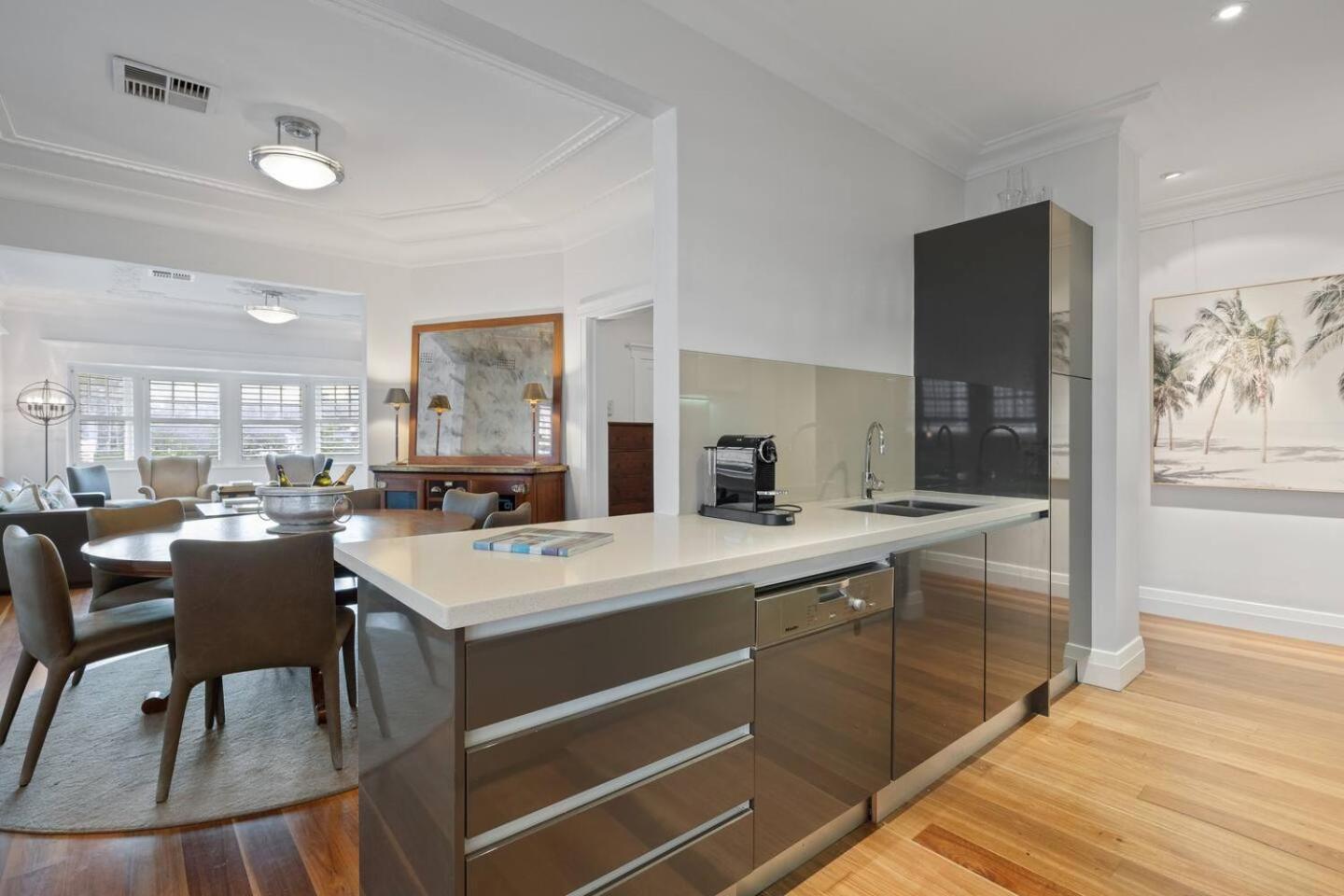 The Bay Retreat - Neutral Bay
