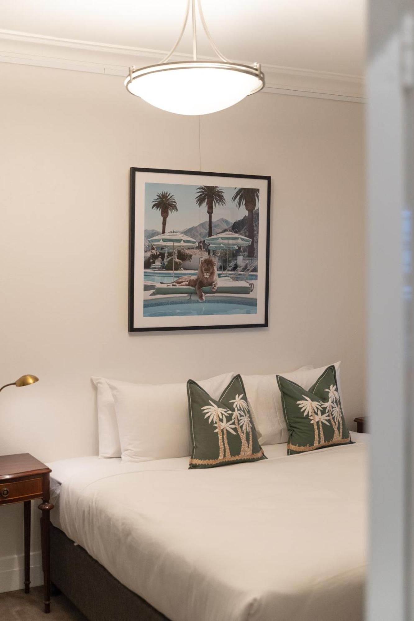 The Bay Retreat - Neutral Bay Apartment
